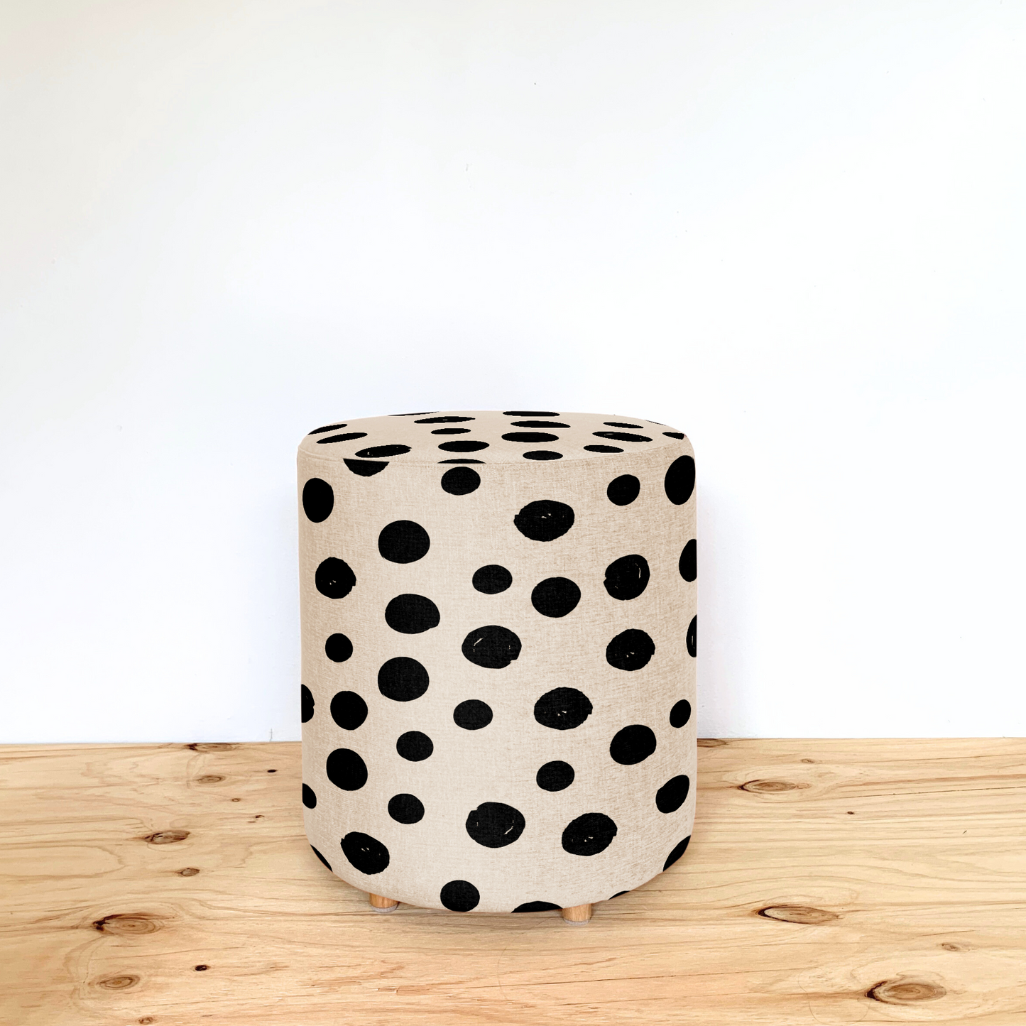 BLACK GRANDE DOT ROUND OTTOMAN