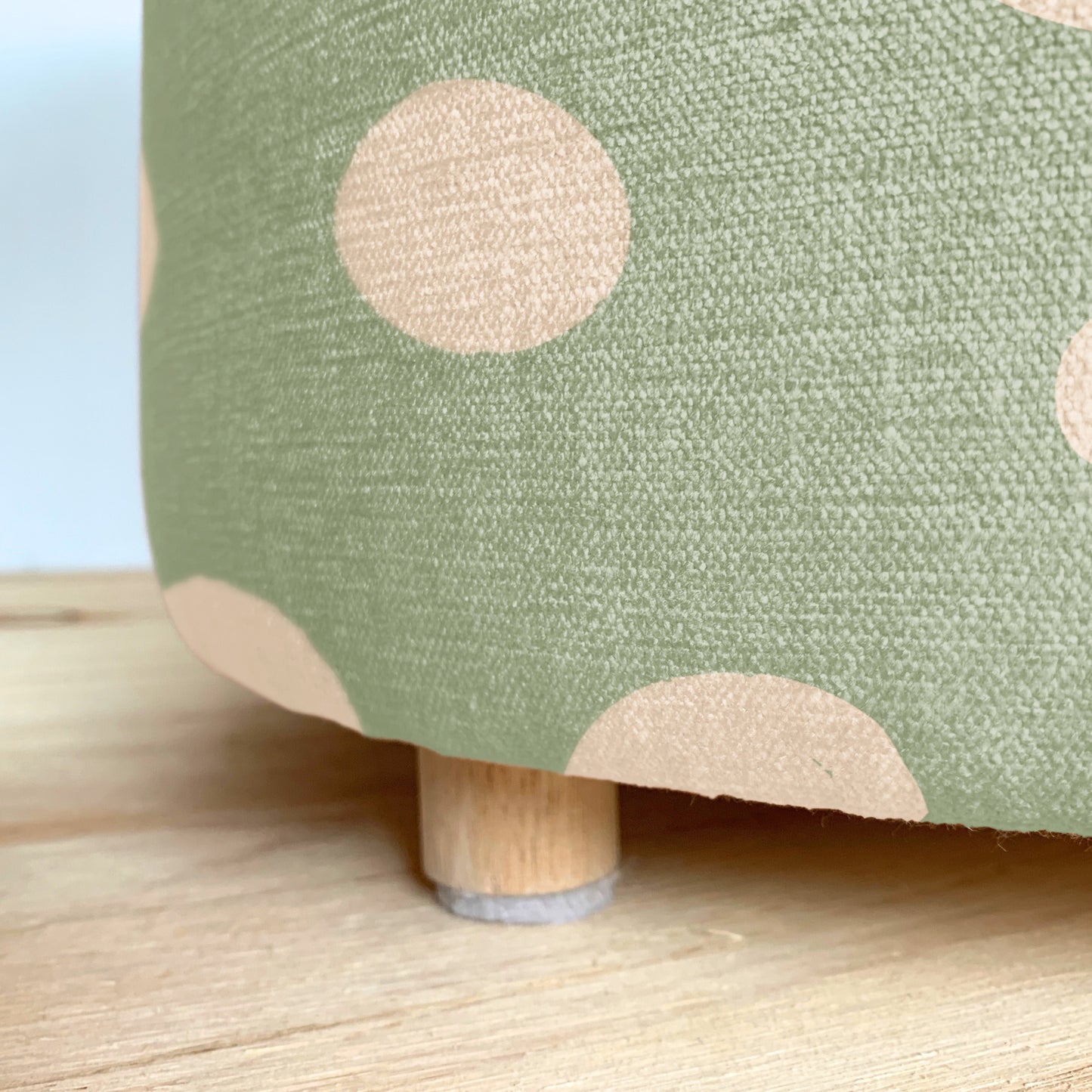 MINT GRANDE DOT ROUND OTTOMAN