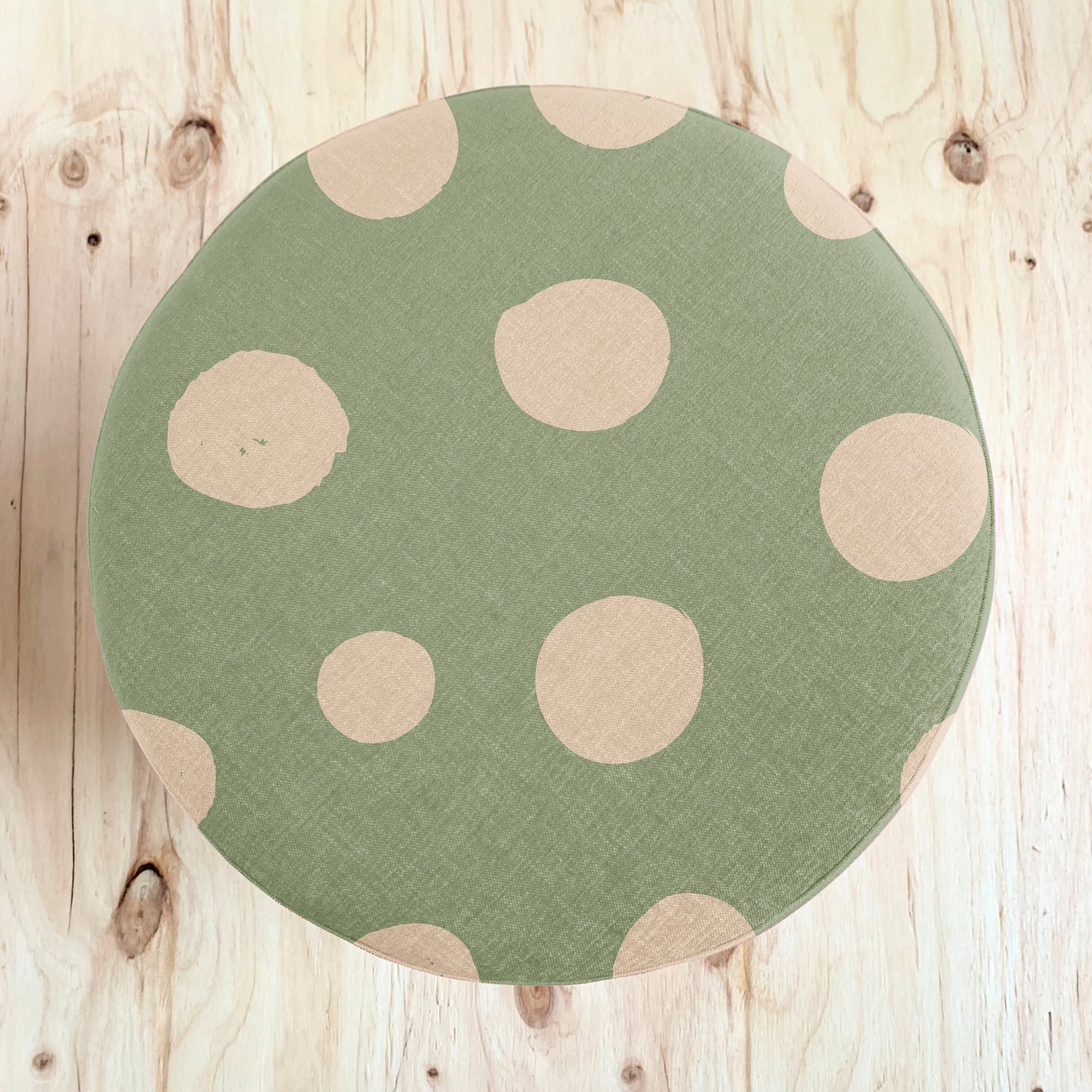 MINT GRANDE DOT ROUND OTTOMAN