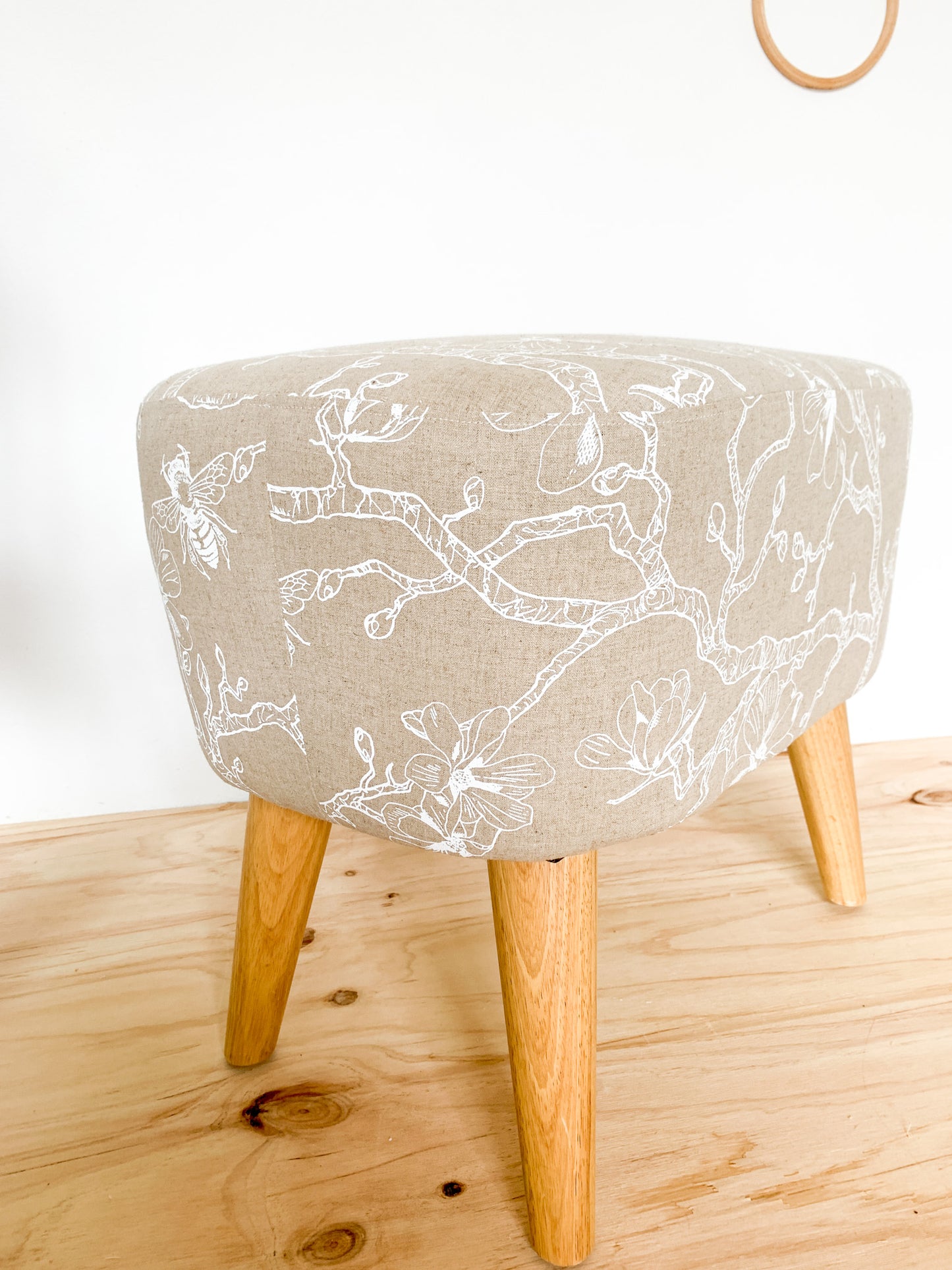 CHICK MAGNOLIA OTTOMAN