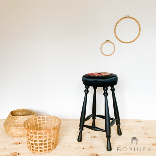 SATURDAY BRUNCH STOOL