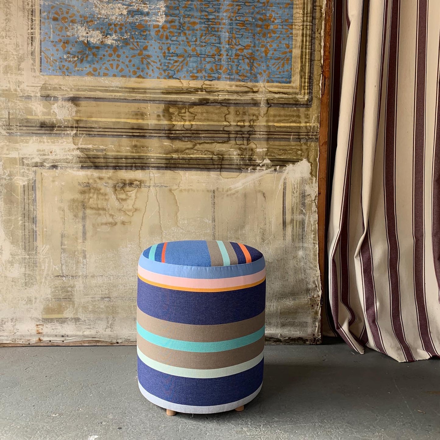 SUMMER NIGHTS ROUND OTTOMAN